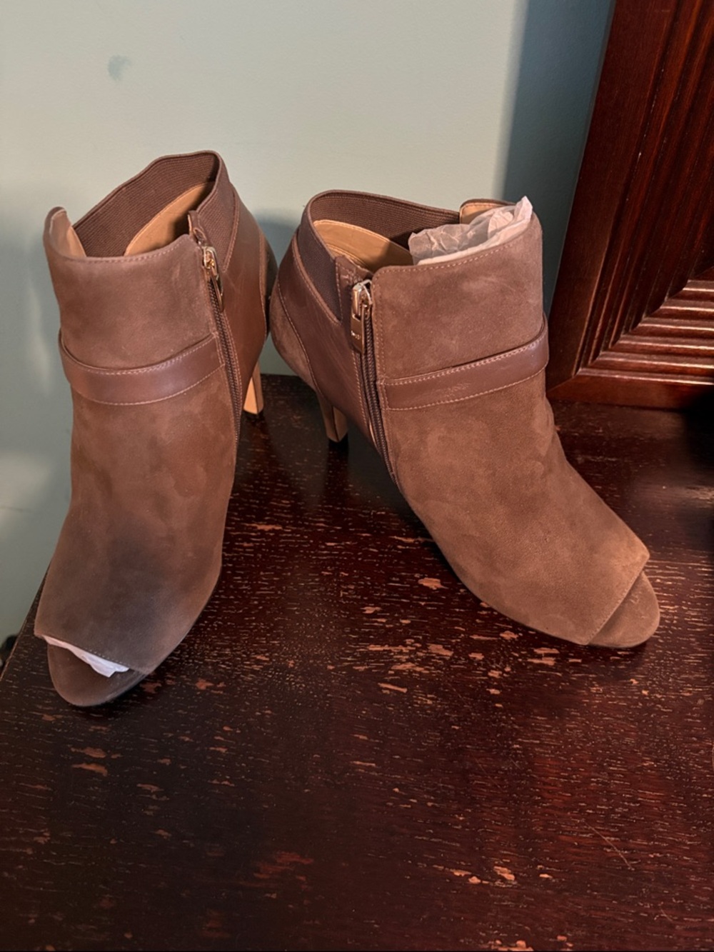 Marc Fisher shimmee Women's Suede Peep-Toe Ankle Booties camel 9W NEW
